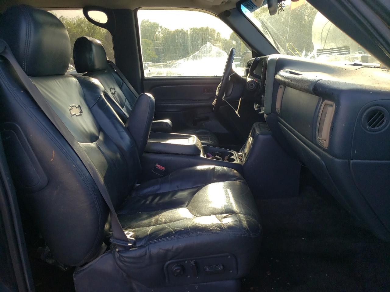 Photo 5 from auction – 2002 CHEVROLET AVALANCHE with VIN 3GNEK13TX2G334246