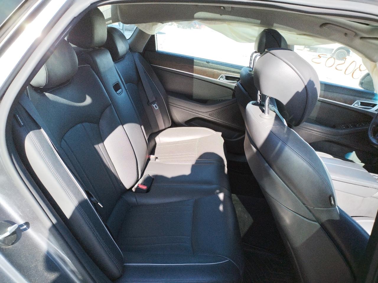 Photo 6 from auction – 2015 HYUNDAI GENESIS 3. with VIN KMHGN4JE2FU079718