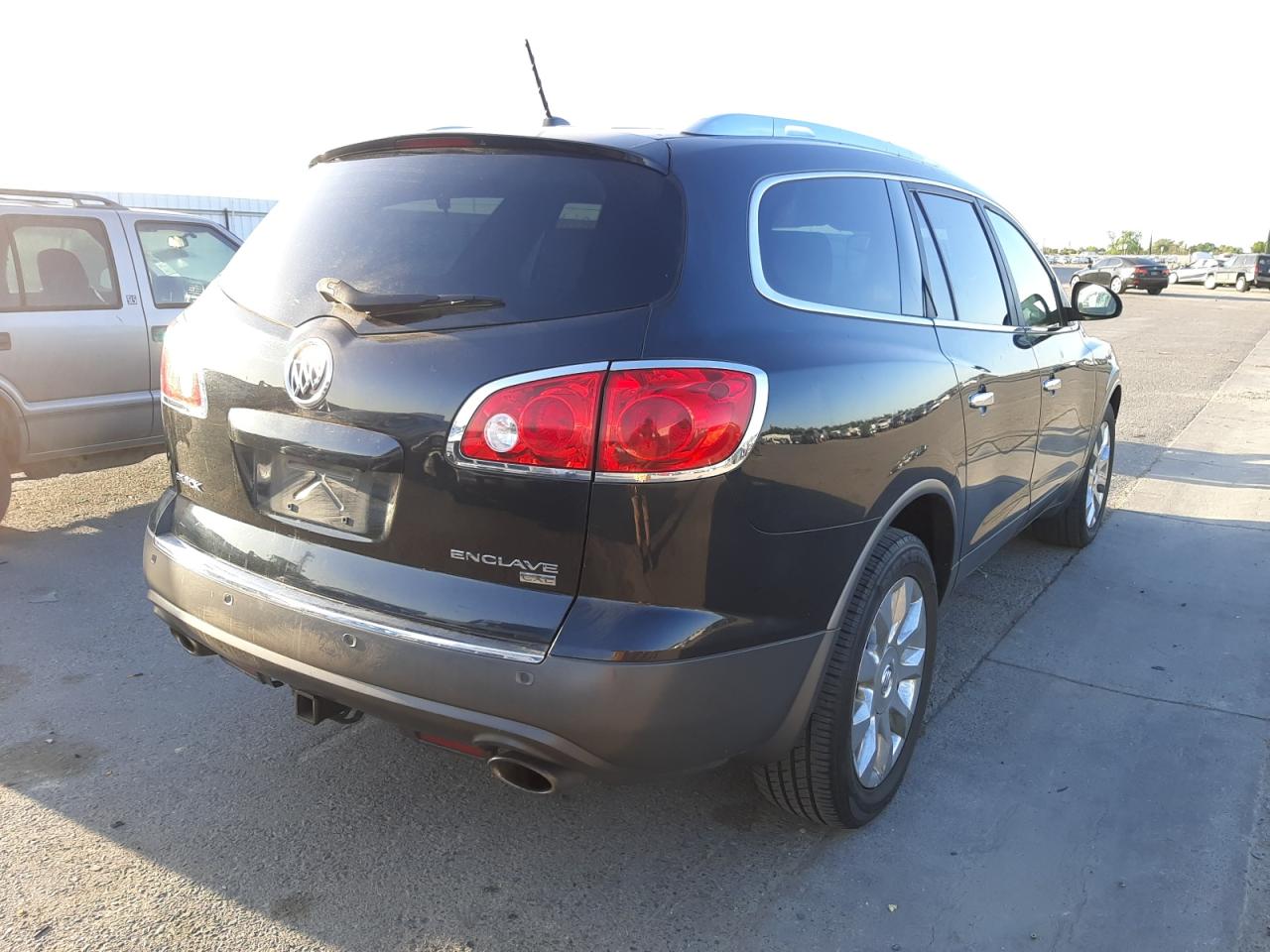 Photo 4 from auction – 2011 BUICK ENCLAVE CX with VIN 5GAKRCED1BJ407786
