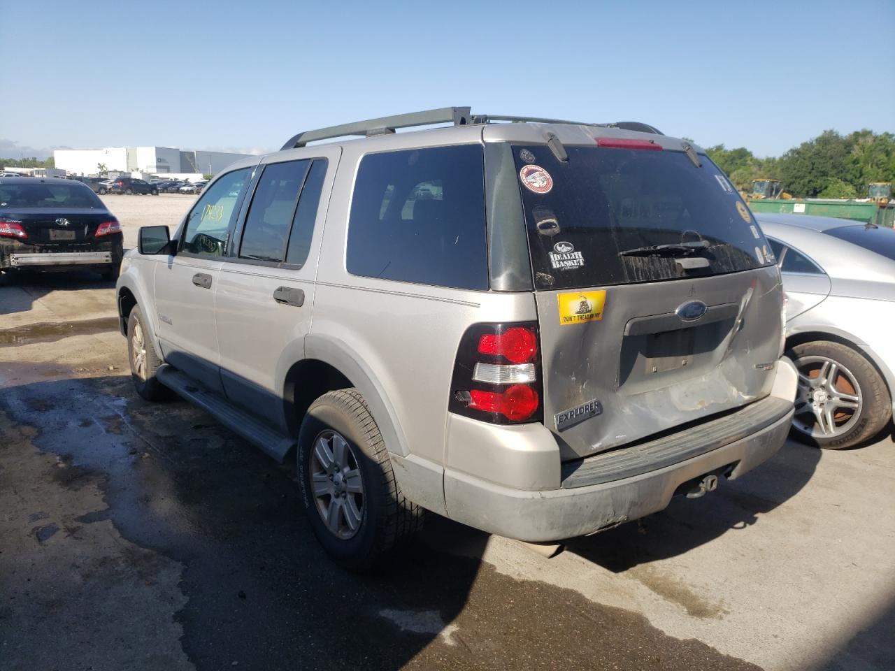 Photo 3 from auction – 2006 FORD EXPLORER X with VIN 1FMEU63E06UB36954