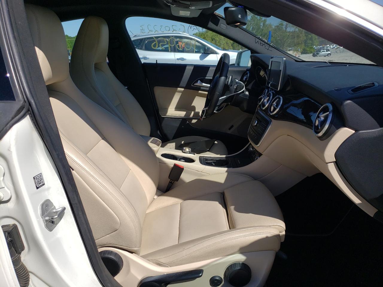 Photo 5 from auction – 2016 MERCEDES-BENZ CLA 250 with VIN WDDSJ4EB3GN330015