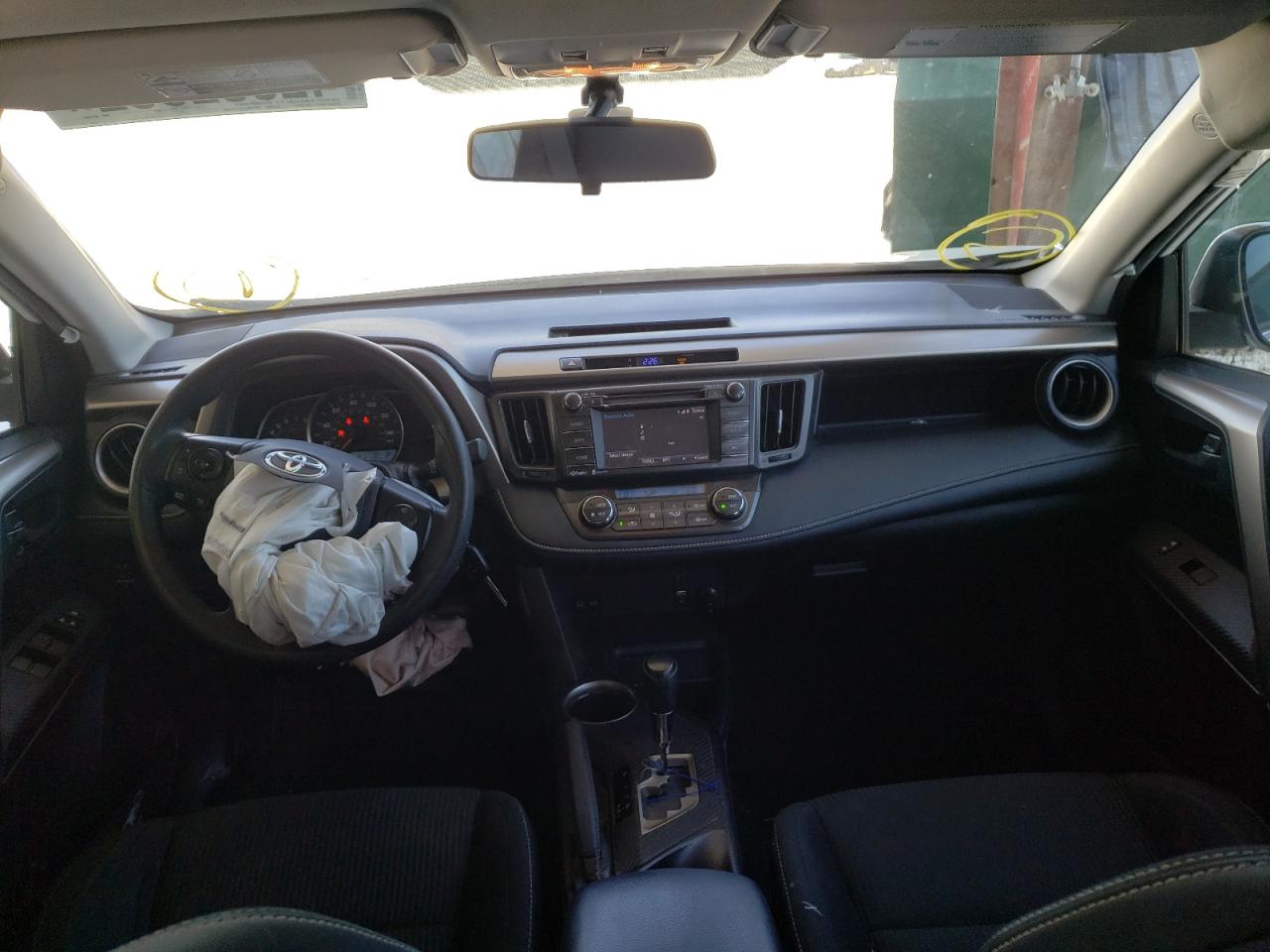 Photo 9 from auction – 2015 TOYOTA RAV4 XLE with VIN 2T3RFREV9FW347183