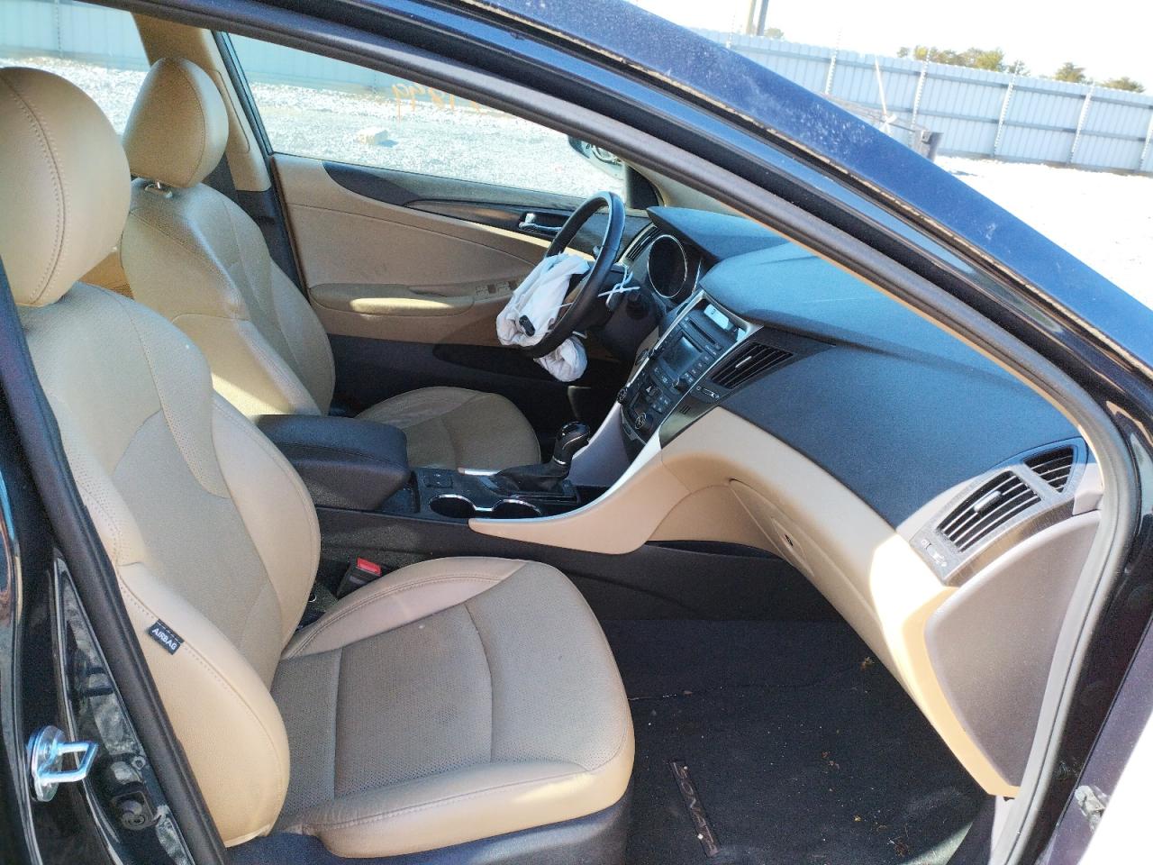 Photo 5 from auction – 2014 HYUNDAI SONATA SE with VIN 5NPEC4AB4EH917652