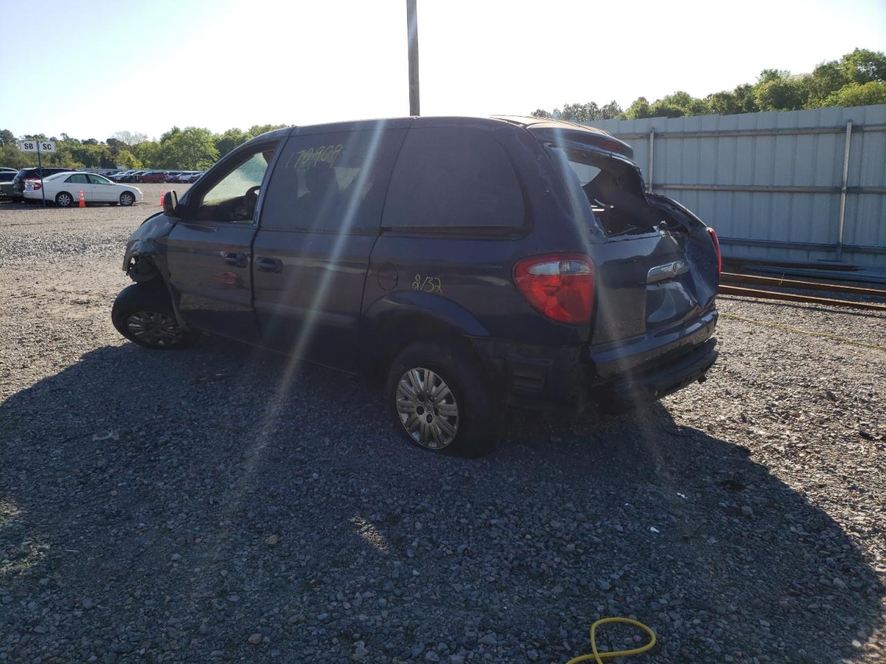 Photo 3 from auction – 2006 CHRYSLER TOWN AND C with VIN 1A4GP45RX6B595049