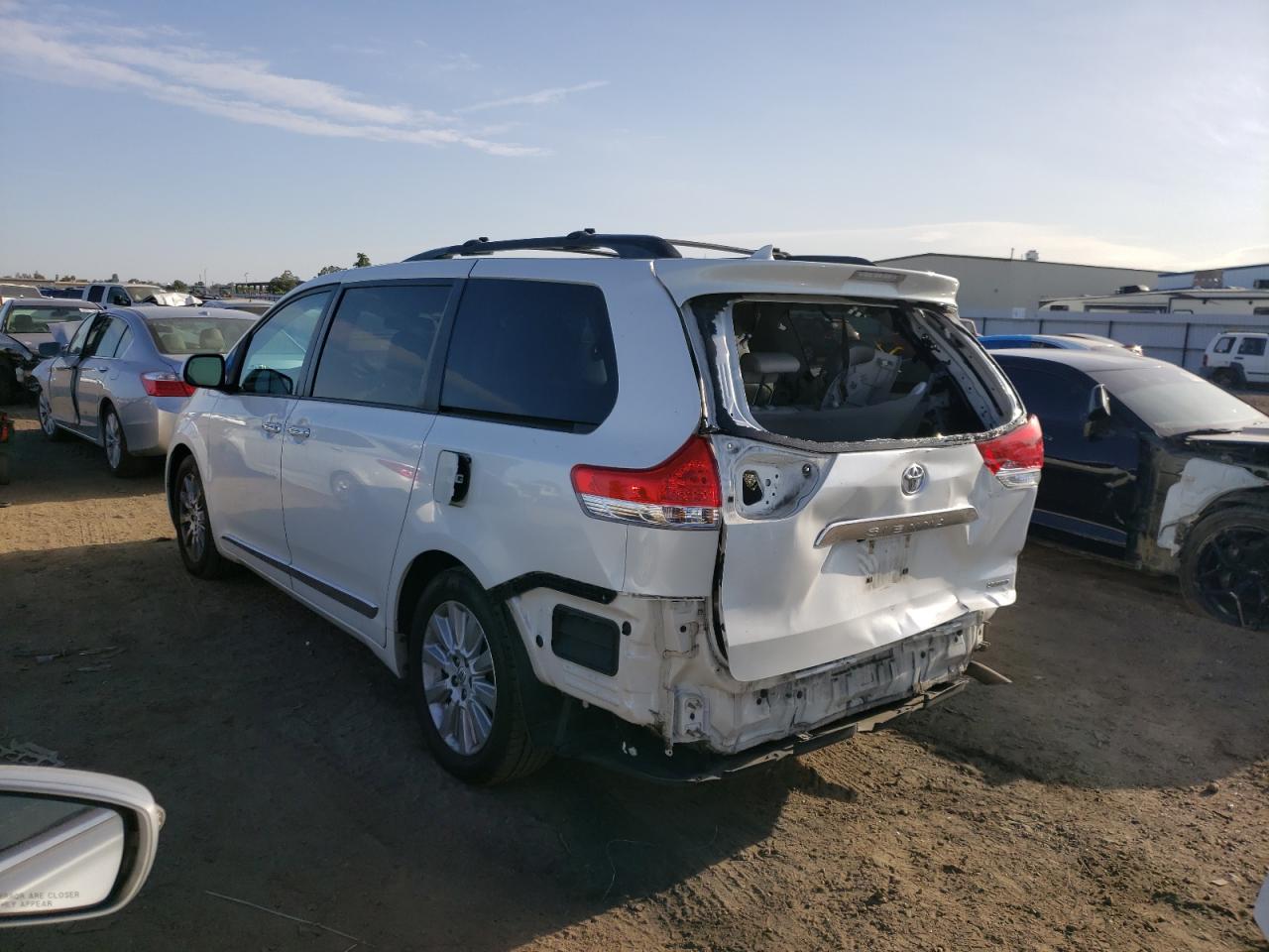Photo 3 from auction – 2012 TOYOTA SIENNA XLE with VIN 5TDYK3DC9CS219088