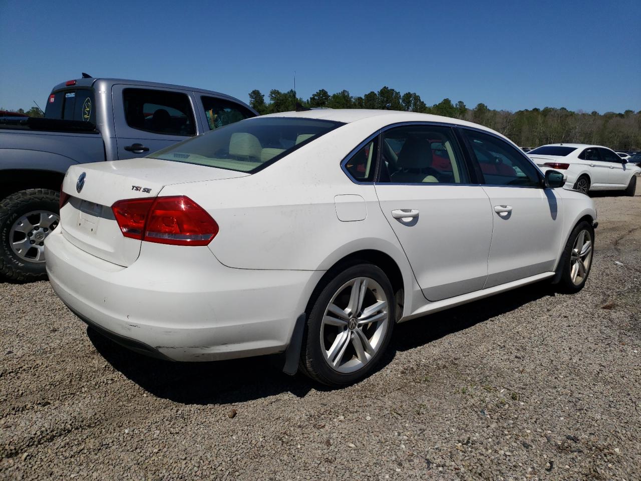 Photo 4 from auction – 2014 VOLKSWAGEN PASSAT SE with VIN 1VWBT7A36EC061650