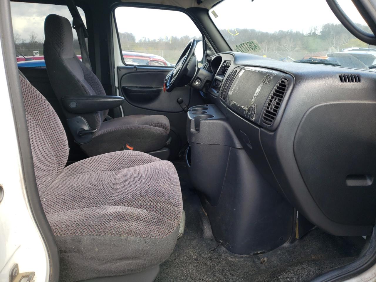 Photo 5 from auction – 2001 DODGE RAM WAGON with VIN 2B5WB35YX1K526648