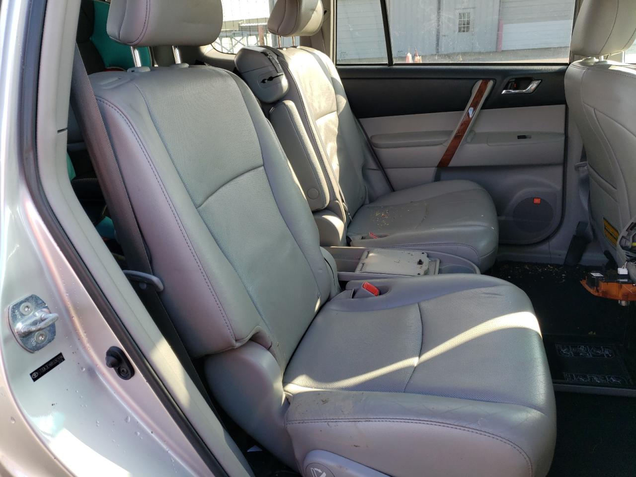 Photo 6 from auction – 2011 TOYOTA HIGHLANDER with VIN 5TDDK3EH8BS082894