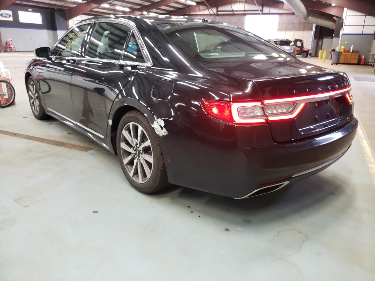 Photo 3 from auction – 2017 LINCOLN CONTINENTA with VIN 1LN6L9HK2H5609578