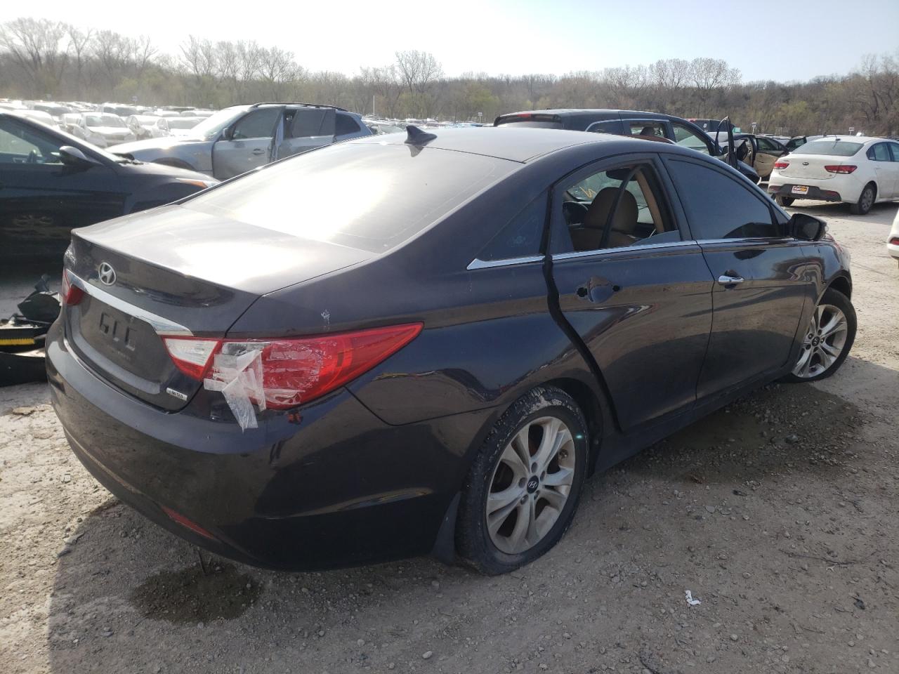 Photo 4 from auction – 2011 HYUNDAI SONATA SE with VIN 5NPEC4AC6BH117956