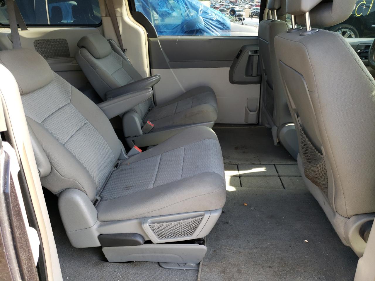 Photo 6 from auction – 2010 CHRYSLER TOWN & COU with VIN 2A4RR2D10AR415333