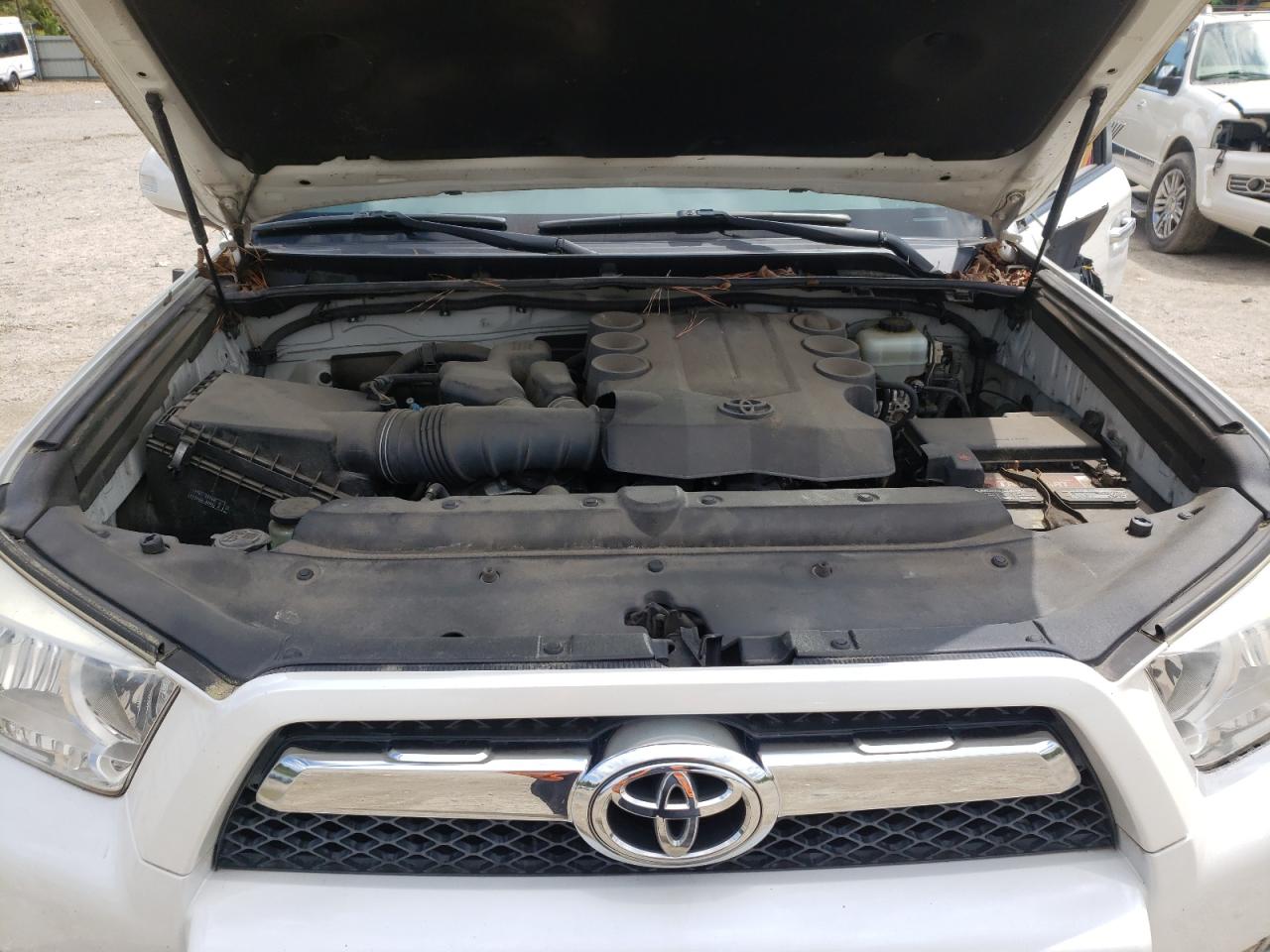 Photo 7 from auction – 2011 TOYOTA 4RUNNER SR with VIN JTEBU5JR2B5074674