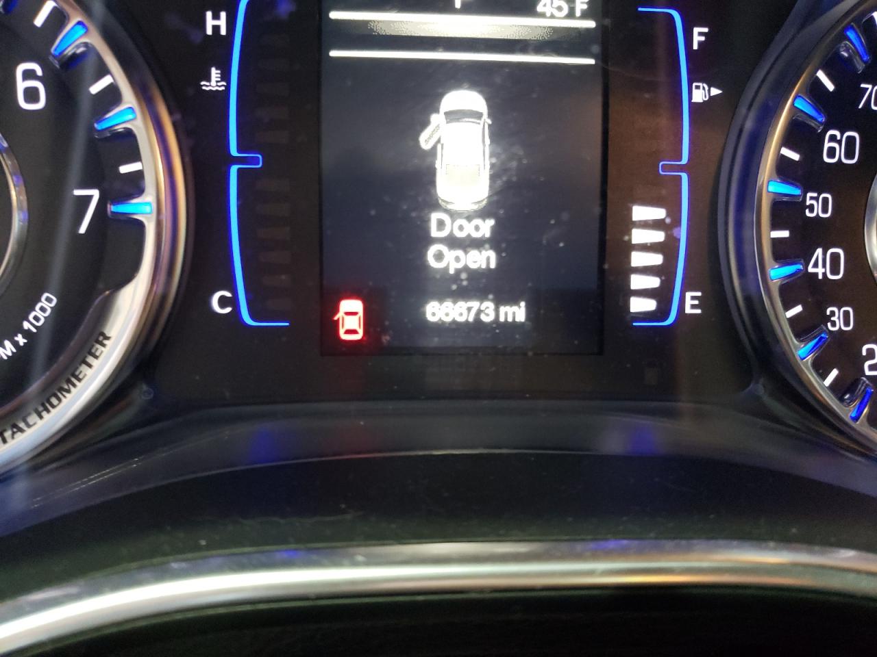 Photo 8 from auction – 2015 CHRYSLER 200 LIMITE with VIN 1C3CCCAB2FN654844