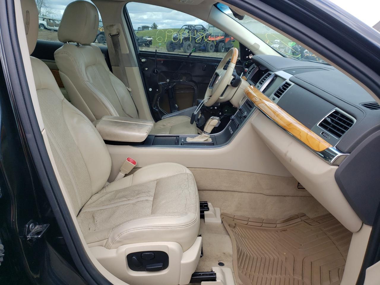 Photo 5 from auction – 2010 LINCOLN MKS with VIN 1LNHL9DR4AG611371