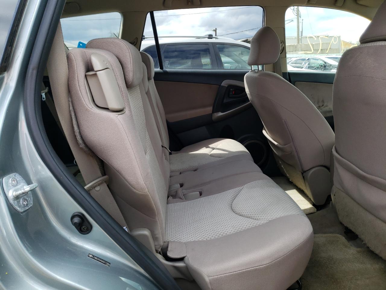 Photo 6 from auction – 2006 TOYOTA RAV4 with VIN JTMBD35V565017956