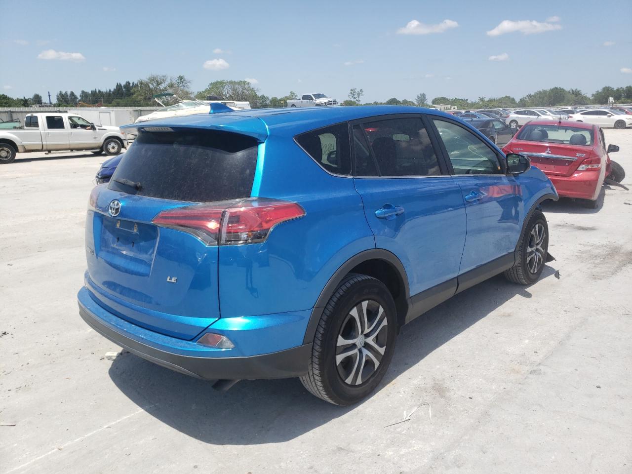 Photo 4 from auction – 2018 TOYOTA RAV4 LE with VIN 2T3ZFREV2JW432827