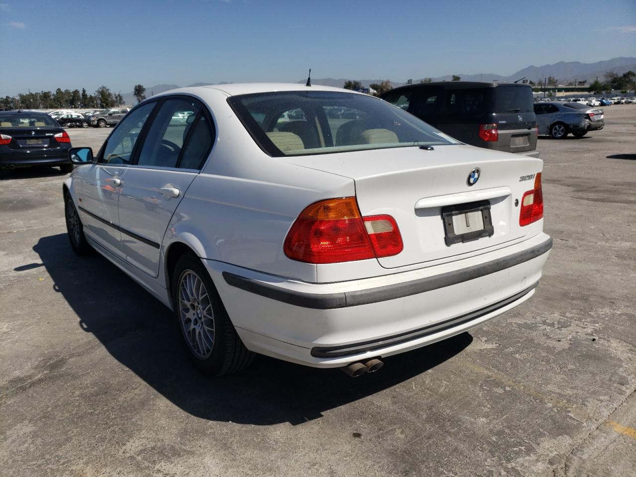 Photo 3 from auction – 1999 BMW 328 I AUTO with VIN WBAAM5331XFR11390
