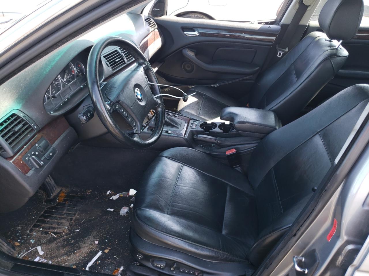 Photo 5 from auction – 2004 BMW 330 I with VIN WBAEV53454KM38359