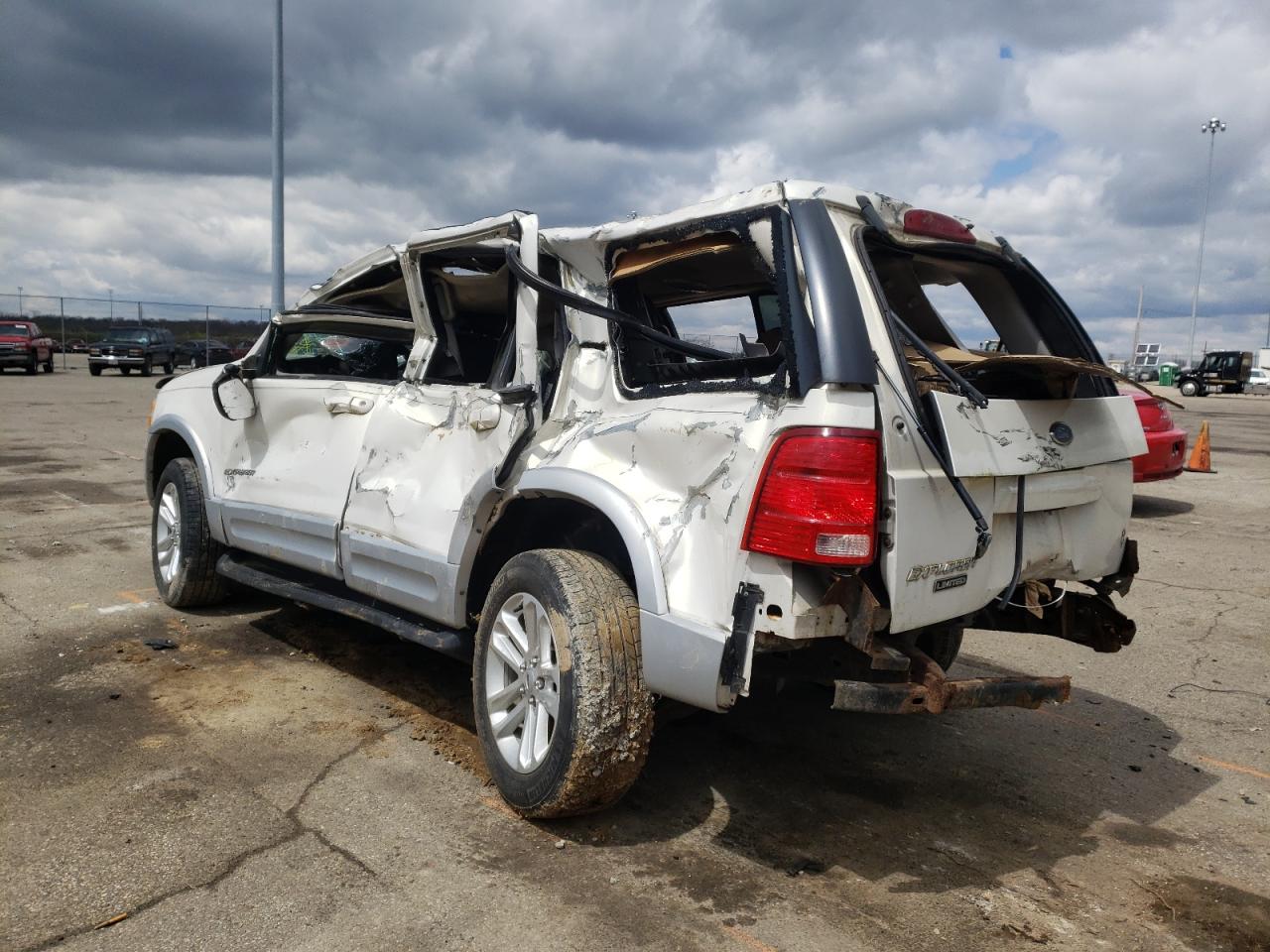 Photo 3 from auction – 2002 FORD EXPLORER L with VIN 1FMDU75W72ZA75414