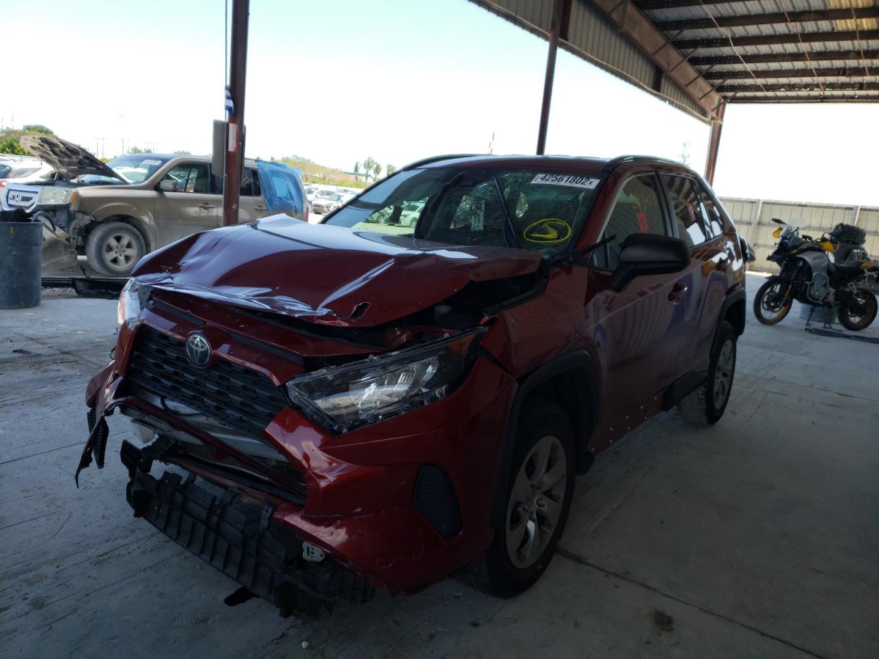 Photo 2 from auction – 2019 TOYOTA RAV4 LE with VIN 2T3H1RFV4KC007251