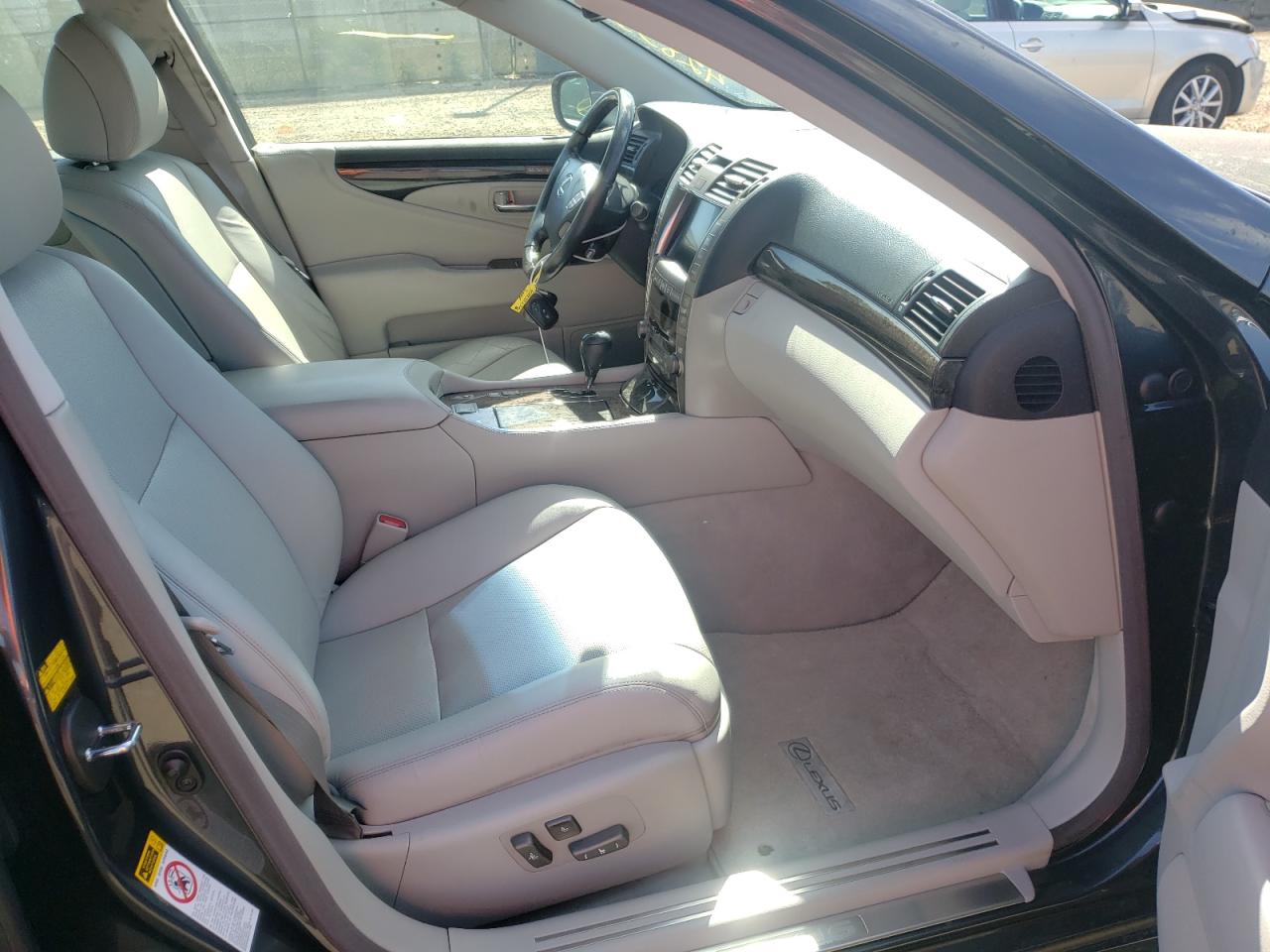 Photo 5 from auction – 2008 LEXUS LS 460 with VIN JTHBL46F885069132