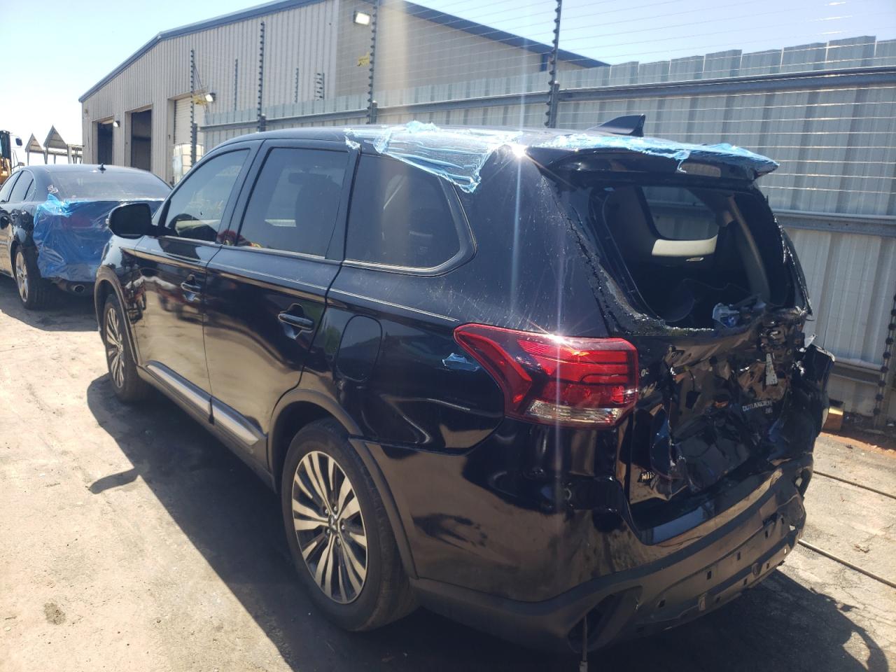 Photo 3 from auction – 2019 MITSUBISHI OUTLANDER with VIN JA4AD3A39KZ006312