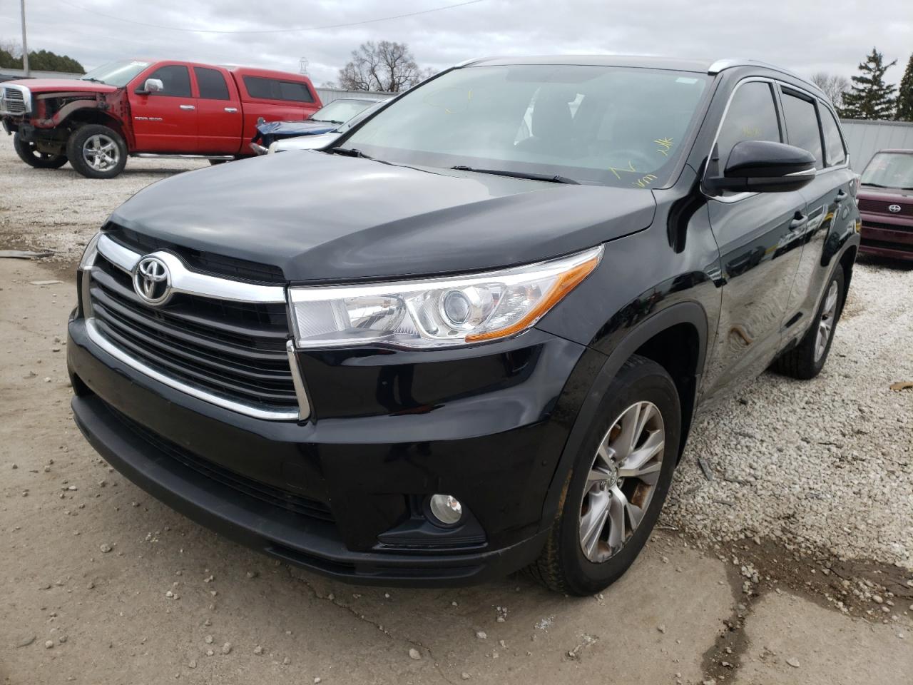 Photo 2 from auction – 2015 TOYOTA HIGHLANDER with VIN 5TDJKRFHXFS132060