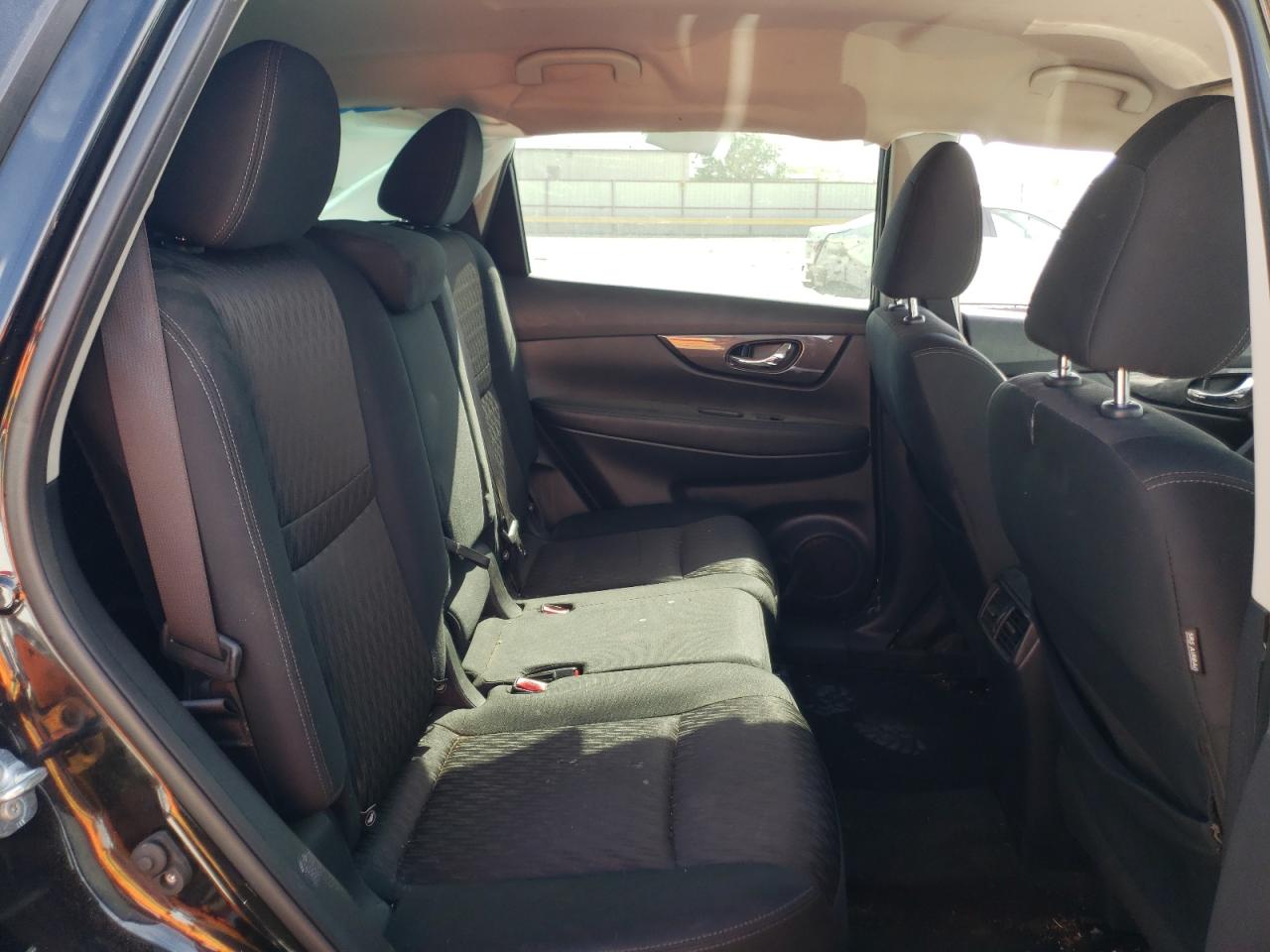 Photo 6 from auction – 2017 NISSAN ROGUE S with VIN KNMAT2MT2HP616944