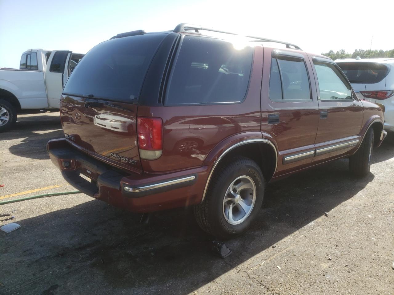 Photo 4 from auction – 1998 CHEVROLET BLAZER with VIN 1GNCS13W5W2118420