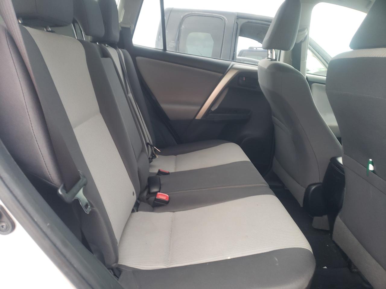 Photo 6 from auction – 2014 TOYOTA RAV4 LE with VIN JTMBFREV2ED080076