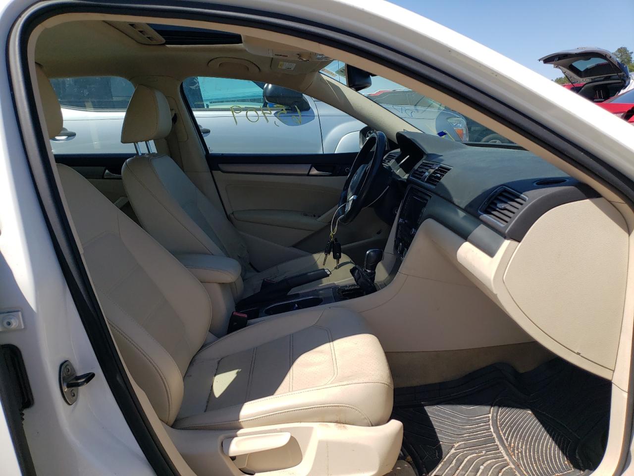 Photo 5 from auction – 2014 VOLKSWAGEN PASSAT SE with VIN 1VWBT7A36EC061650