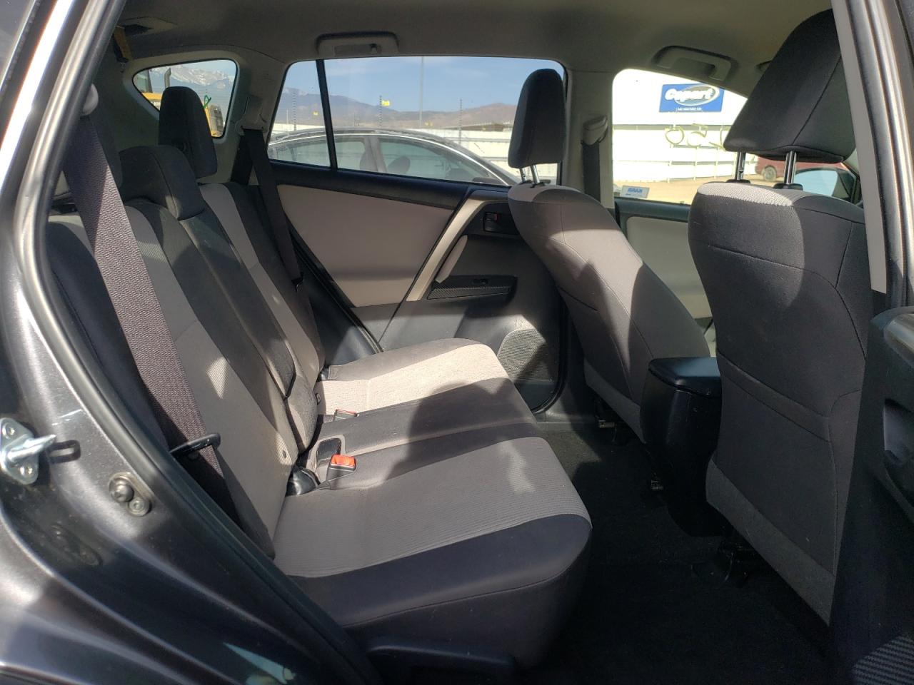 Photo 6 from auction – 2015 TOYOTA RAV4 LE with VIN JTMBFREV5FD147674