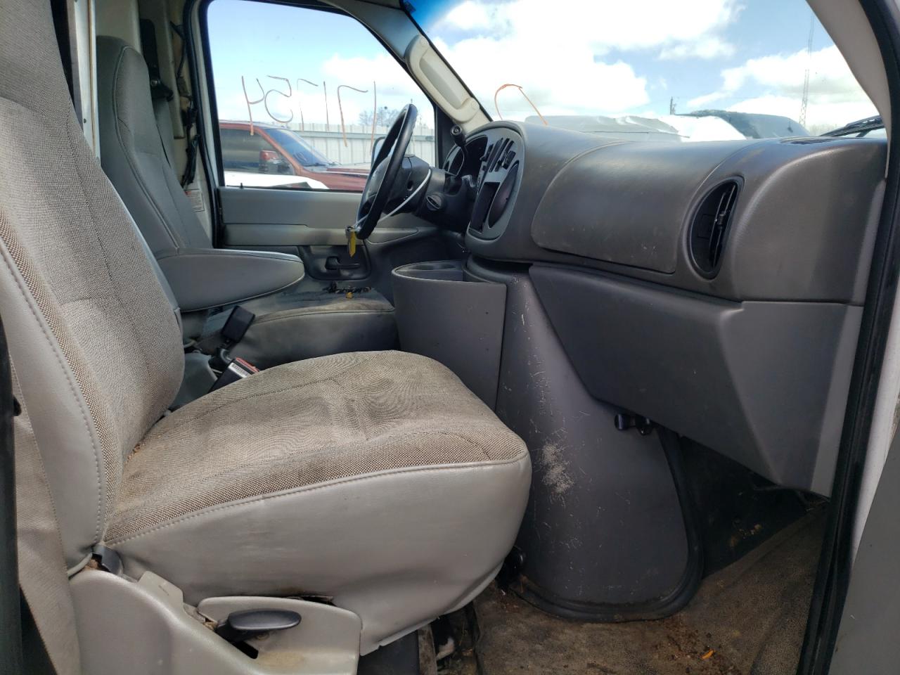 Photo 5 from auction – 2003 FORD ECONOLINE with VIN 1FDWE35F73HA26302