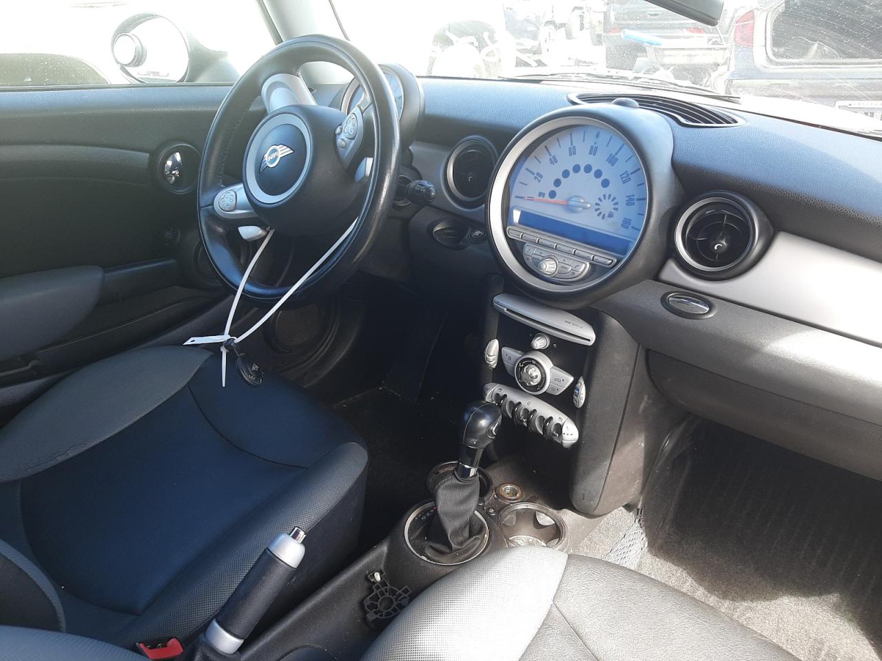 Photo 9 from auction – 2009 MINI COOPER with VIN WMWMF33569TW73960