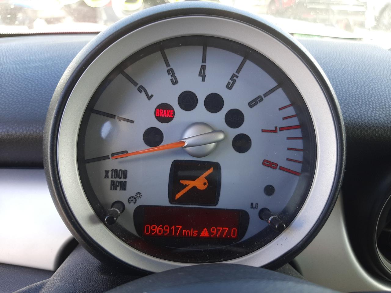 Photo 8 from auction – 2009 MINI COOPER with VIN WMWMF33569TW73960
