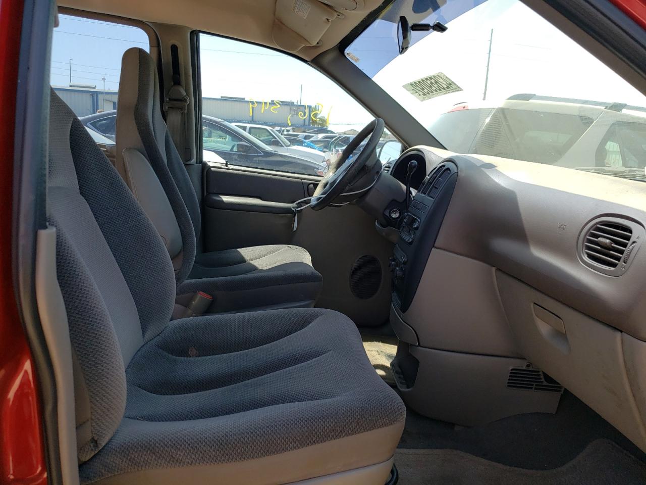 Photo 5 from auction – 2002 DODGE CARAVAN SE with VIN 1B4GP25352B730158