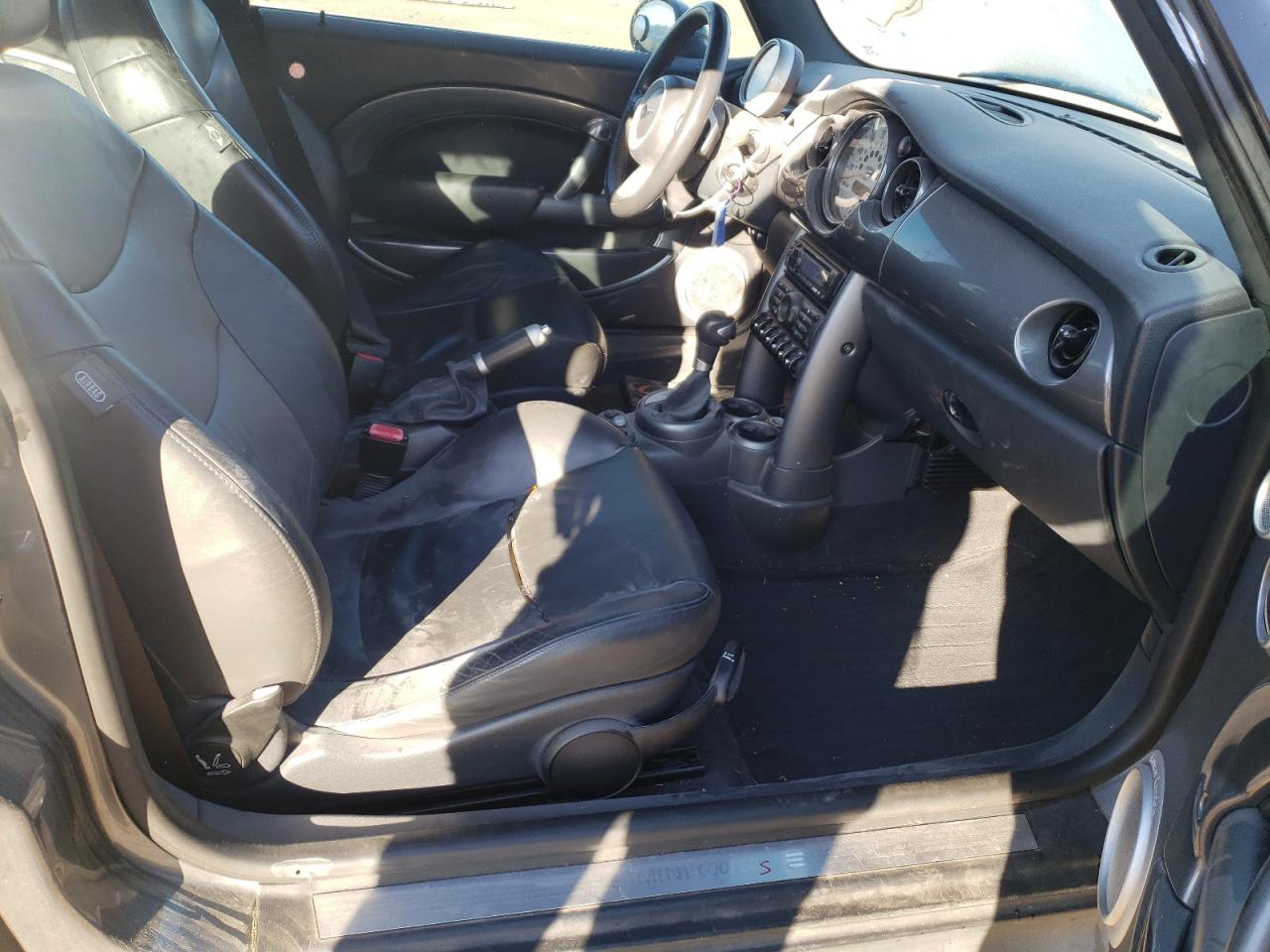 Photo 5 from auction – 2005 MINI COOPER S with VIN WMWRE33525TG99090