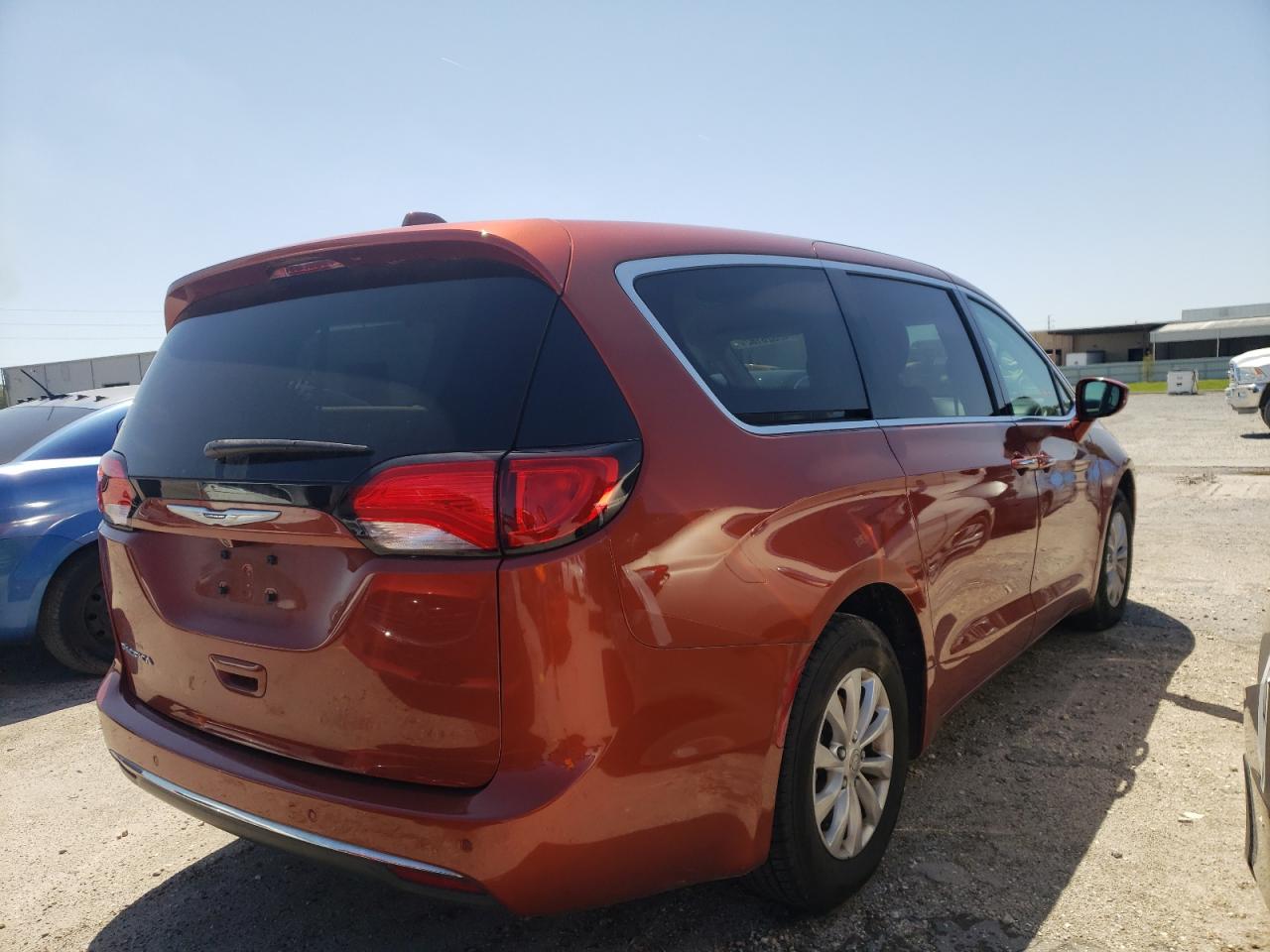 Photo 4 from auction – 2018 CHRYSLER PACIFICA T with VIN 2C4RC1FG7JR236452