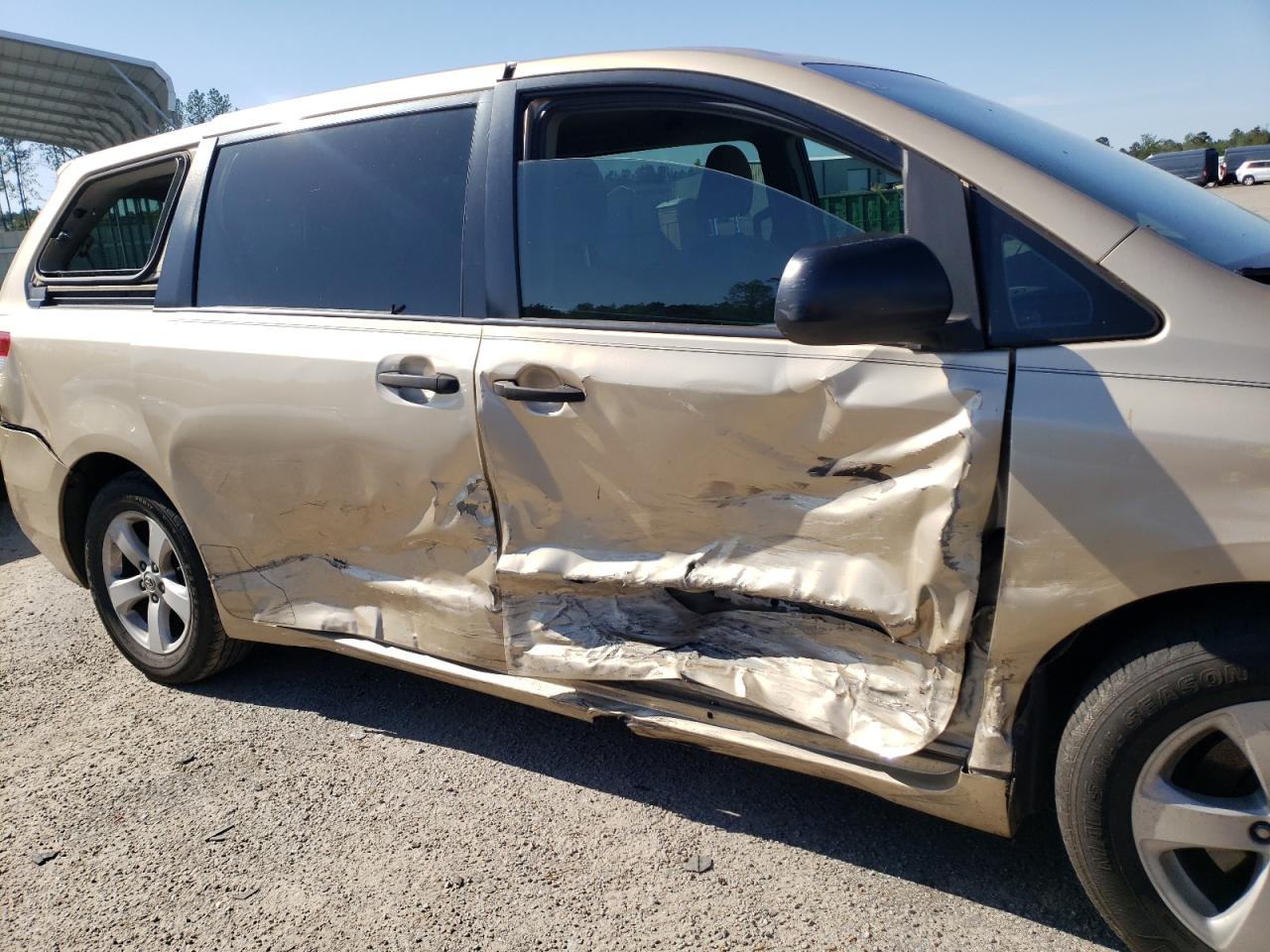 Photo 9 from auction – 2012 TOYOTA SIENNA with VIN 5TDZK3DC4CS190345