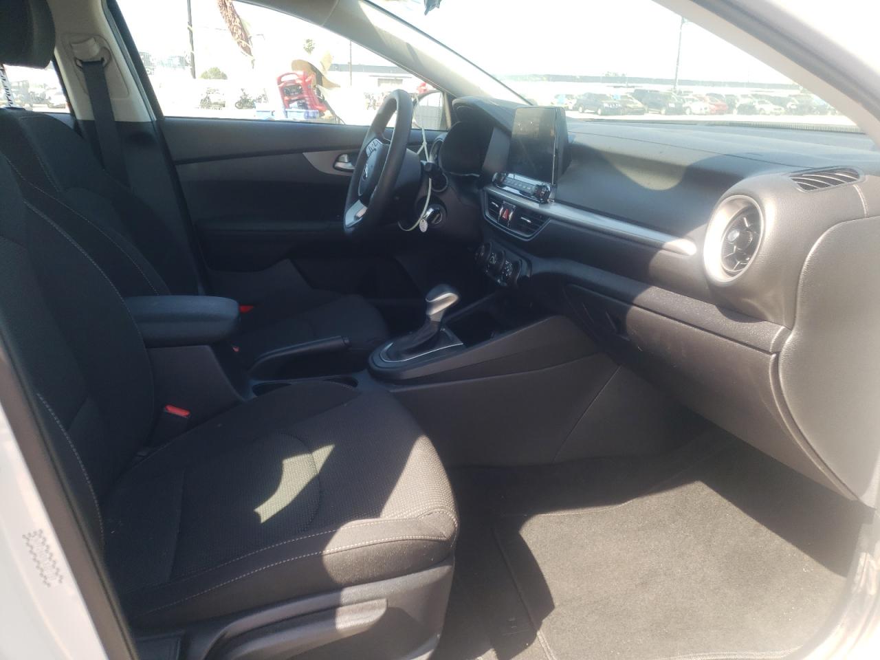 Photo 5 from auction – 2020 KIA FORTE FE with VIN 3KPF24AD9LE227759