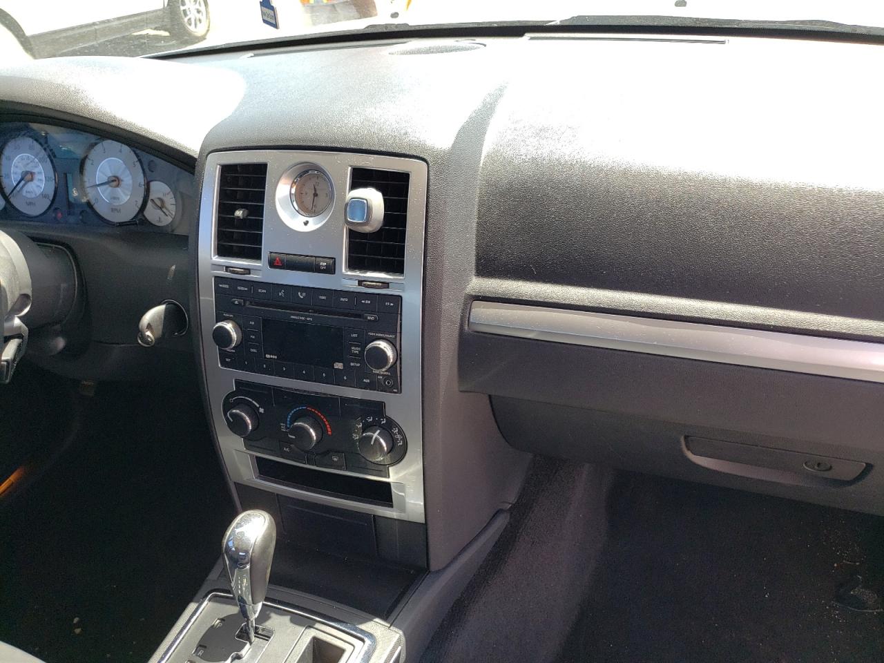 Photo 9 from auction – 2008 CHRYSLER 300 LX with VIN 2C3LA53G38H121617