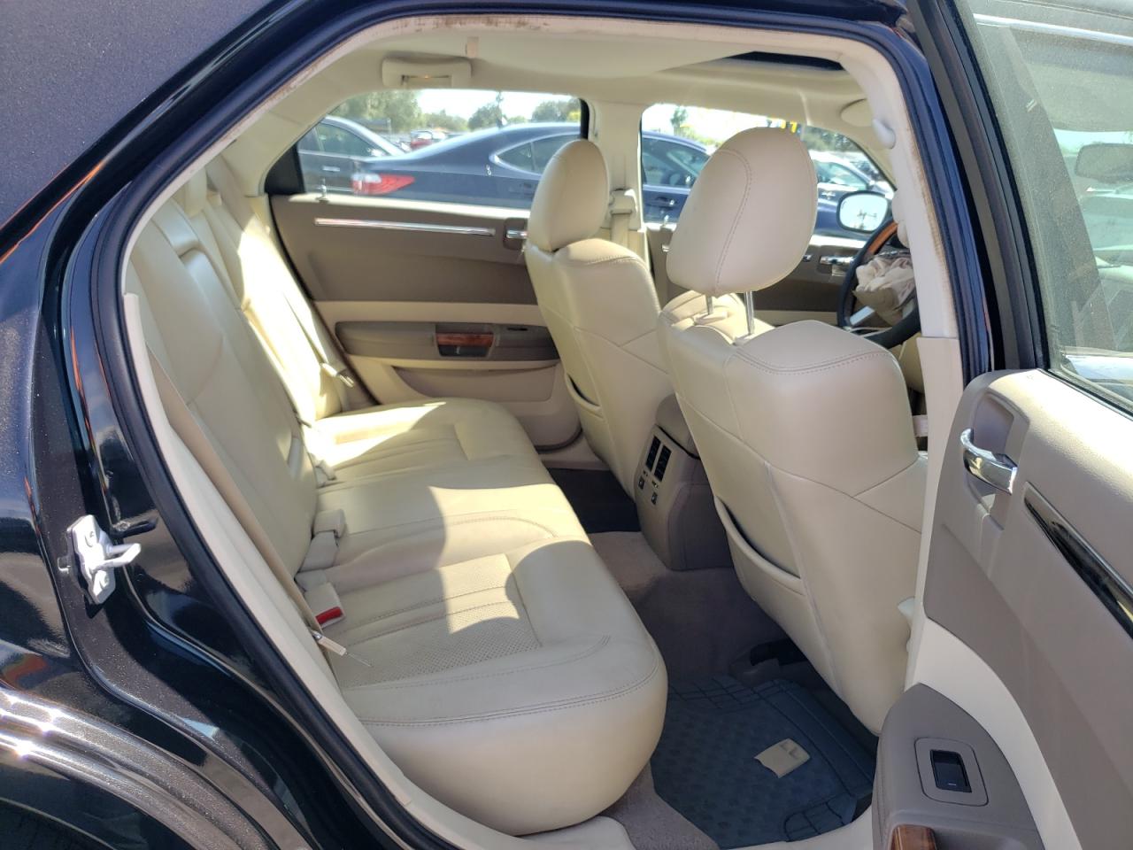 Photo 6 from auction – 2009 CHRYSLER 300C with VIN 2C3LA63T79H583232