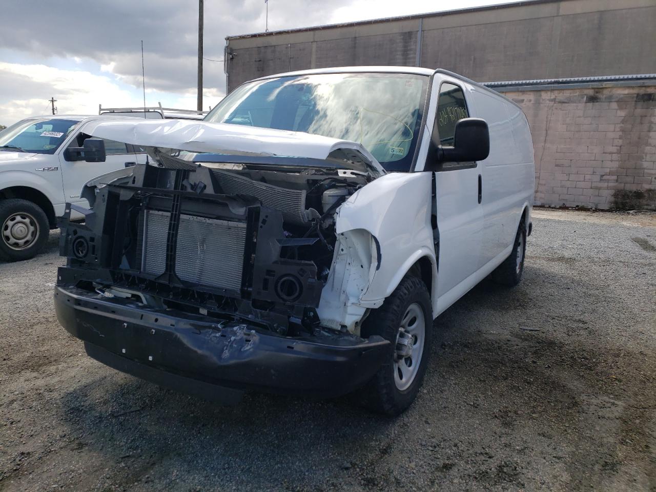 Photo 2 from auction – 2014 CHEVROLET EXPRESS G1 with VIN 1GCSGAFX4E1197061