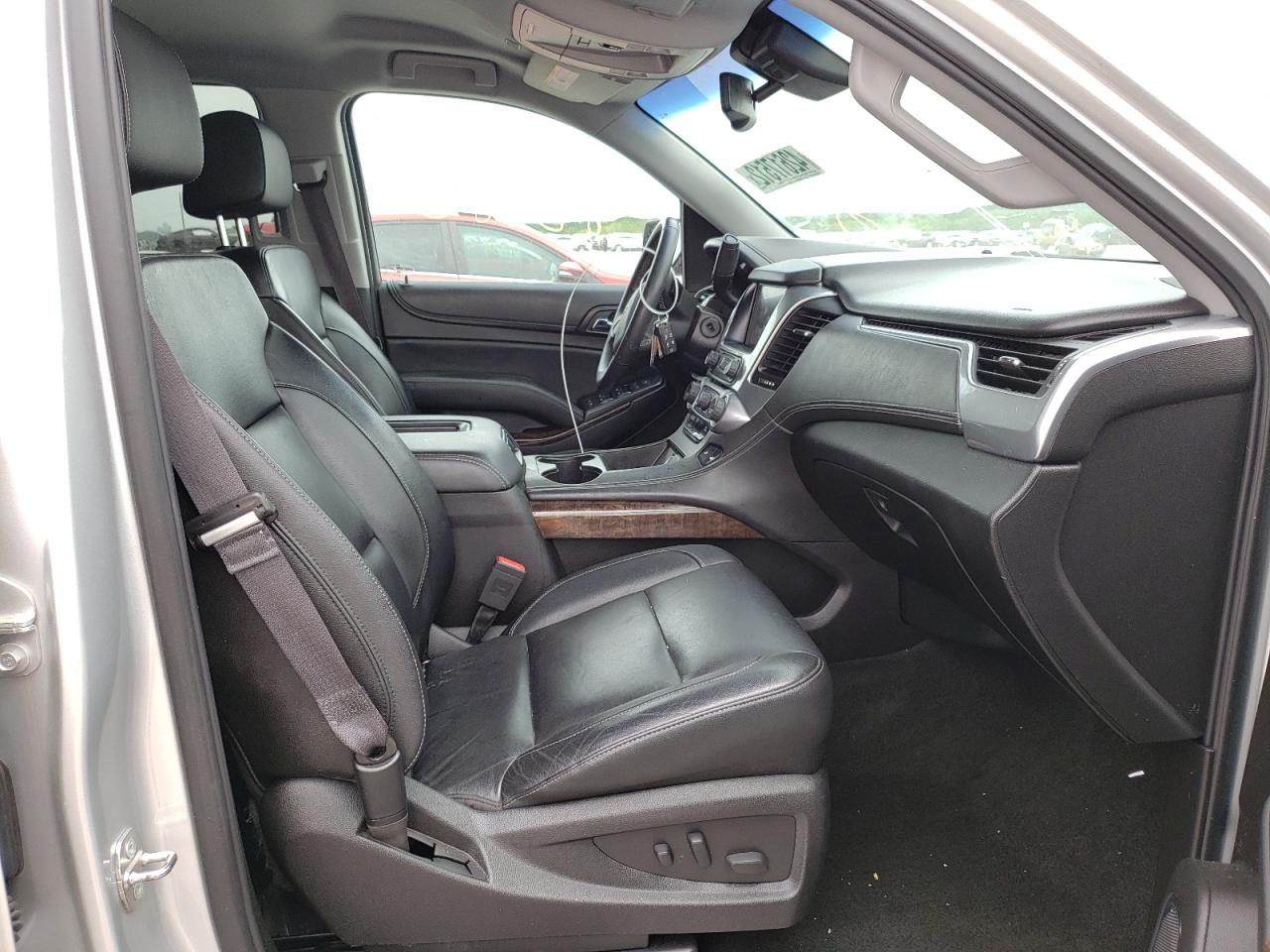 Photo 5 from auction – 2017 CHEVROLET SUBURBAN C with VIN 1GNSCHKC2HR160479