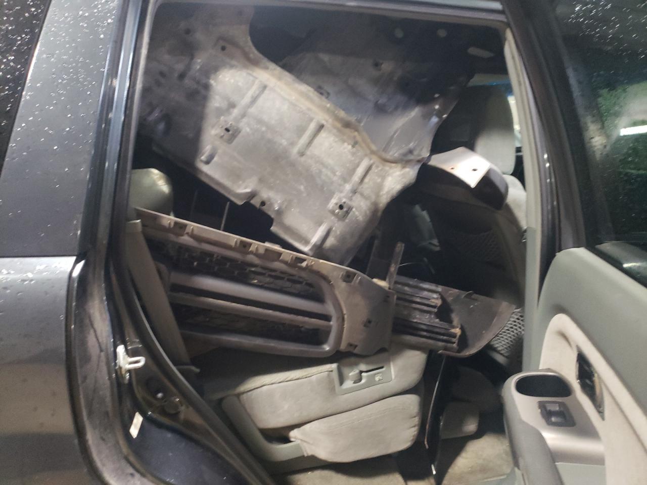 Photo 6 from auction – 2004 HONDA PILOT EX with VIN 5FNYF18494B006174