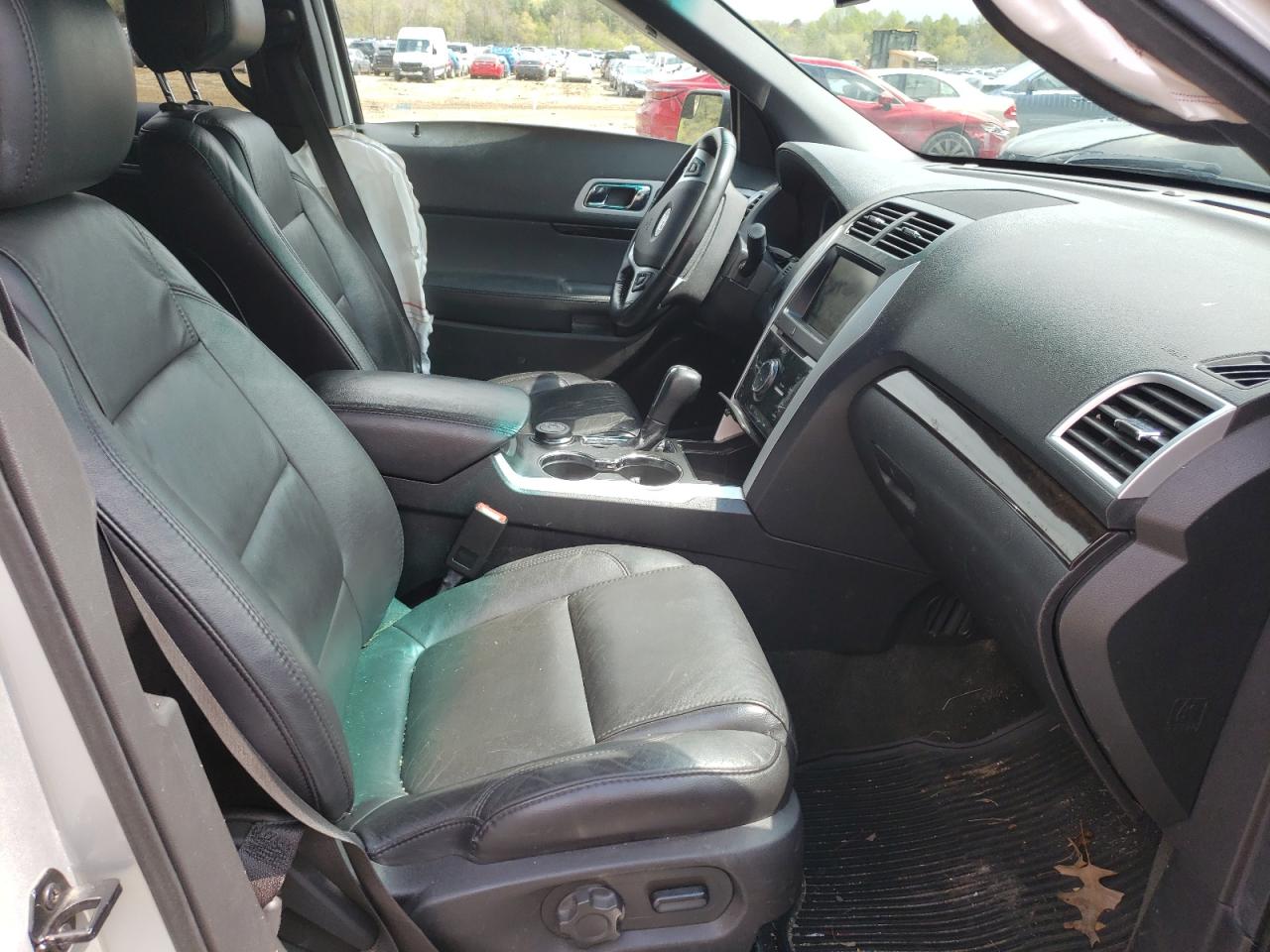 Photo 5 from auction – 2014 FORD EXPLORER L with VIN 1FM5K8F82EGC49096