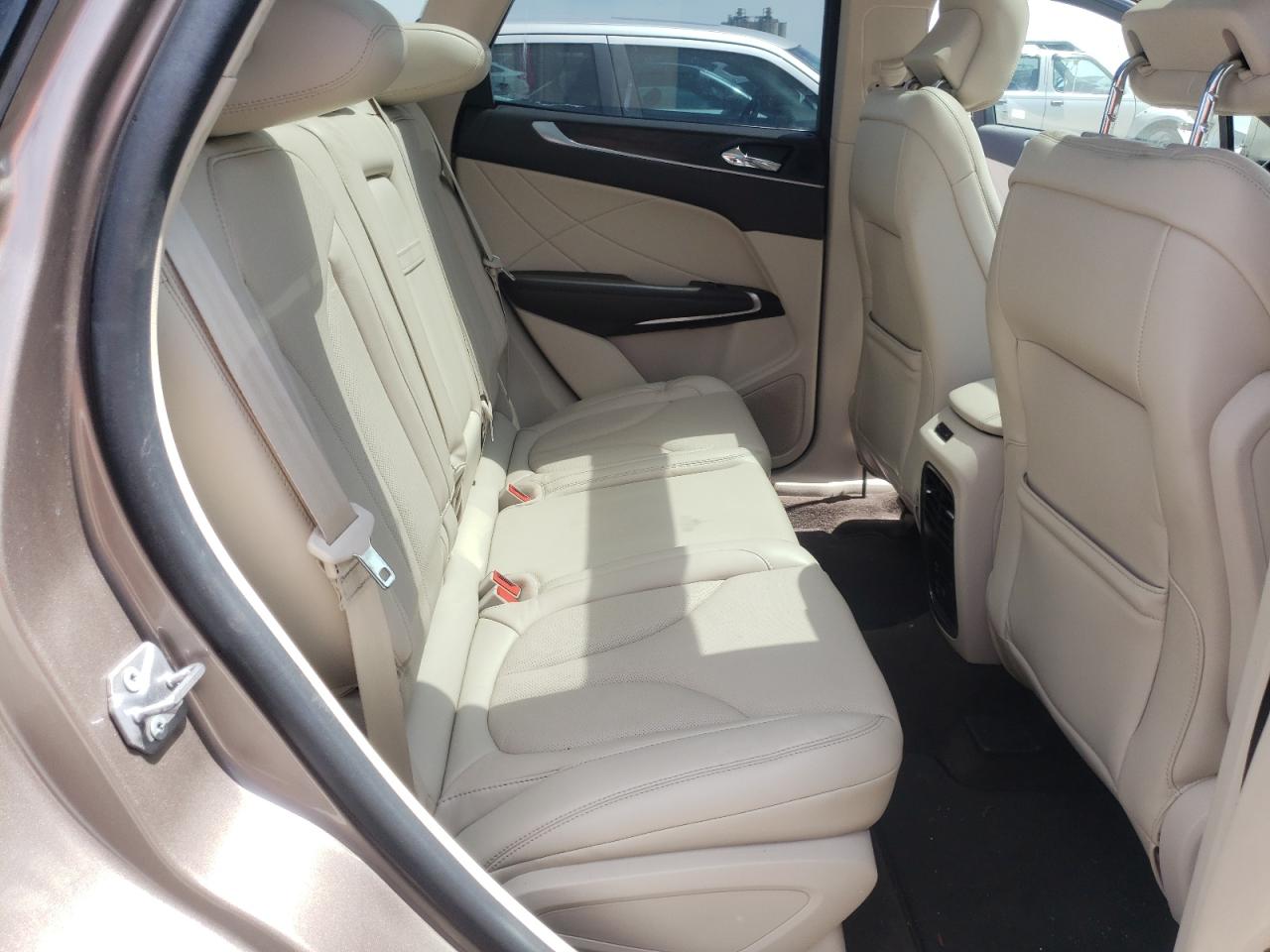 Photo 6 from auction – 2019 LINCOLN MKC RESERV with VIN 5LMCJ3C90KUL18081