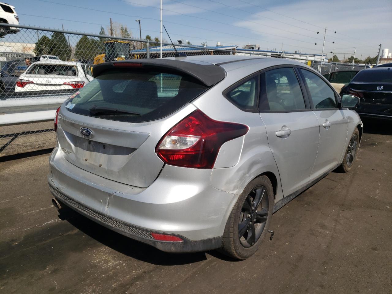 Photo 4 from auction – 2014 FORD FOCUS SE with VIN 1FADP3K22EL373615