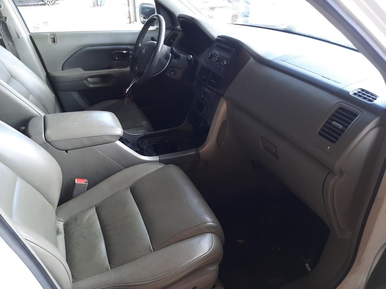Photo 5 from auction – 2006 HONDA PILOT EX with VIN 2HKYF18556H538177