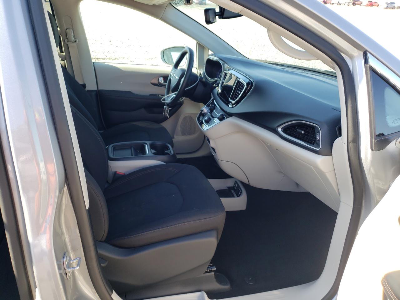 Photo 5 from auction – 2020 CHRYSLER PACIFICA T with VIN 2C4RC1FG0LR192829